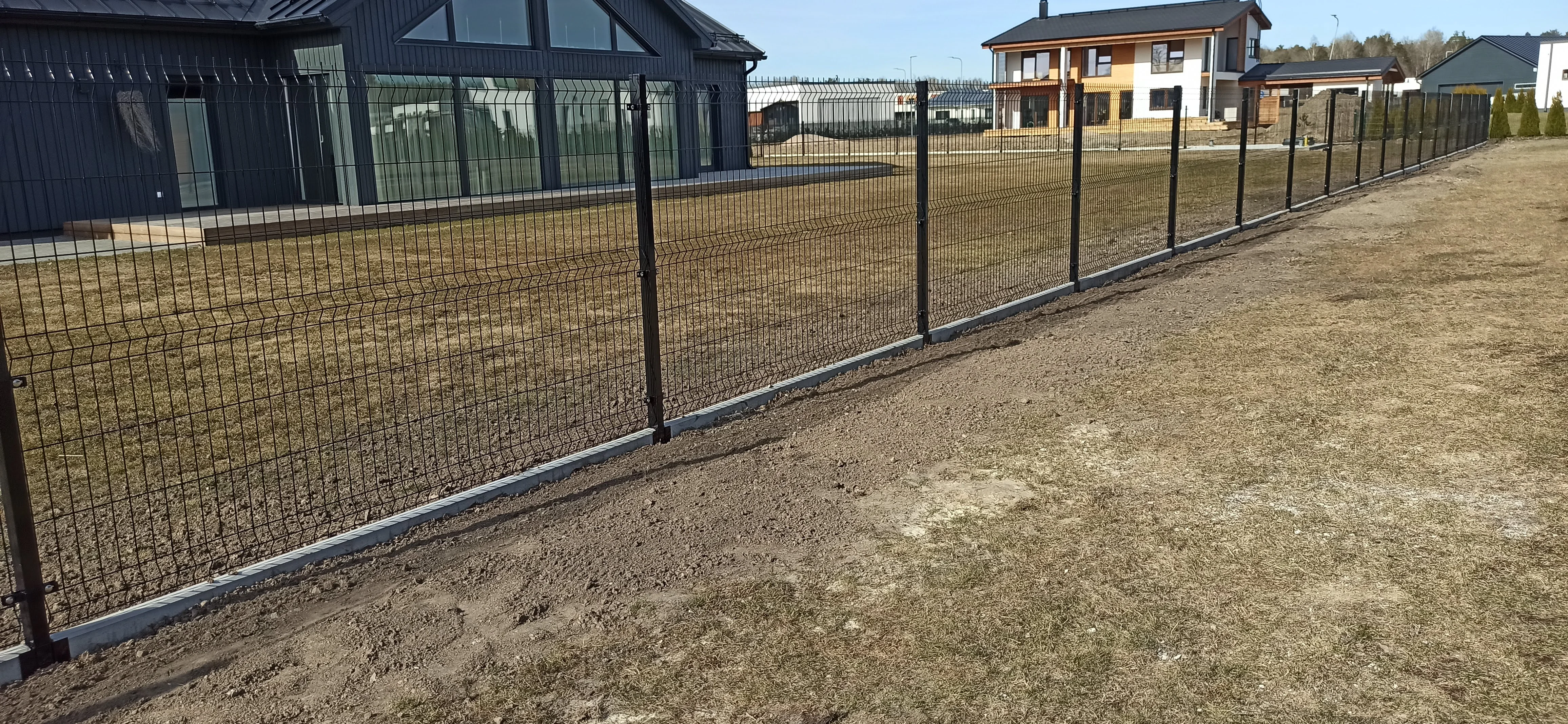 Keevispaneel - antratsiithall 3D traatpaneelaed eramu kinnistul