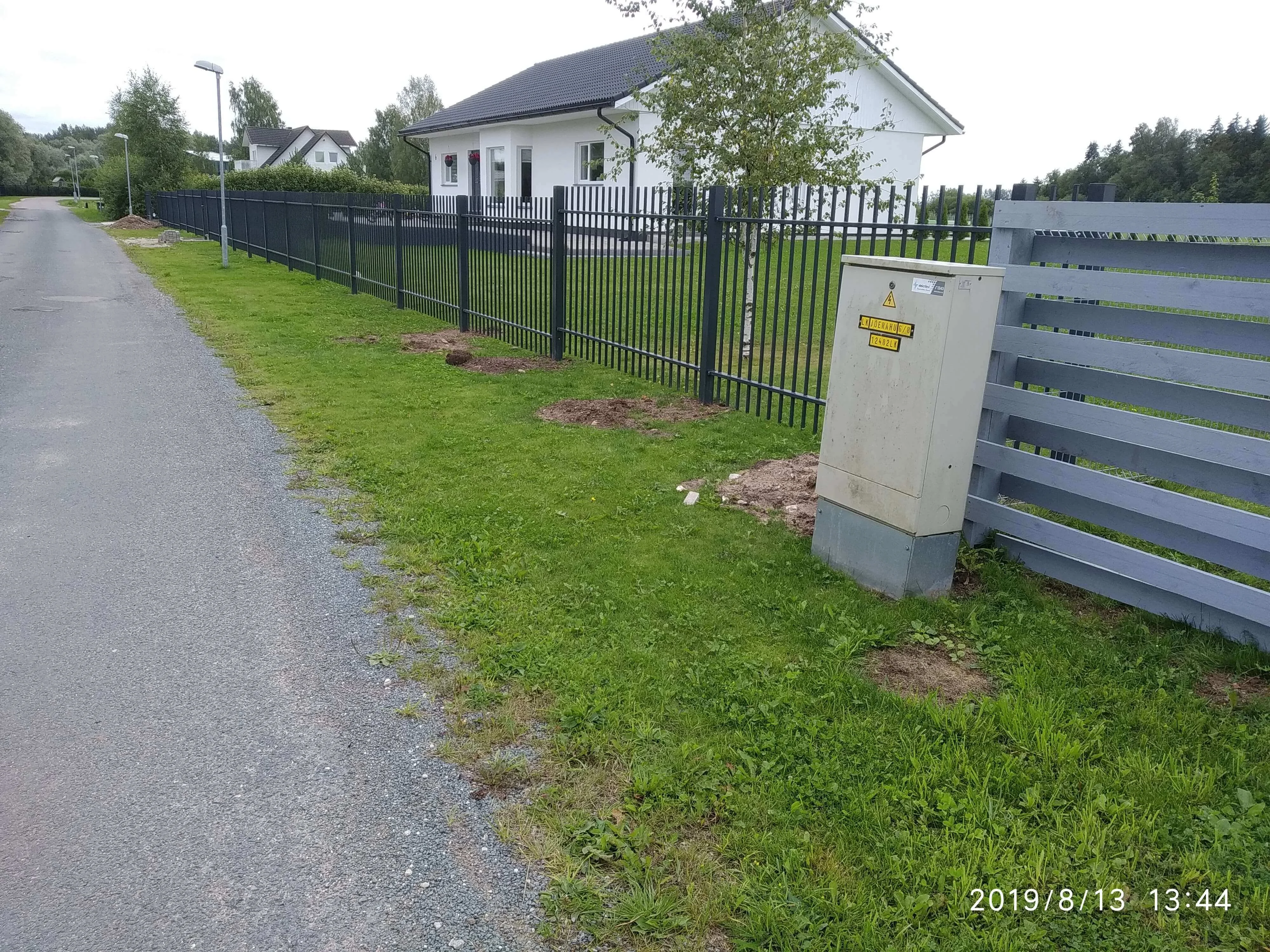 Metallaed - metallvarbaed koos jalakäijaväravaga suvel